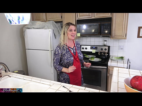 ❤️ Ibu tiri memerah susunya di dapur sebelum tarikhnya ☑ Seks di lucah ms.hentai-menu.ru ️❤